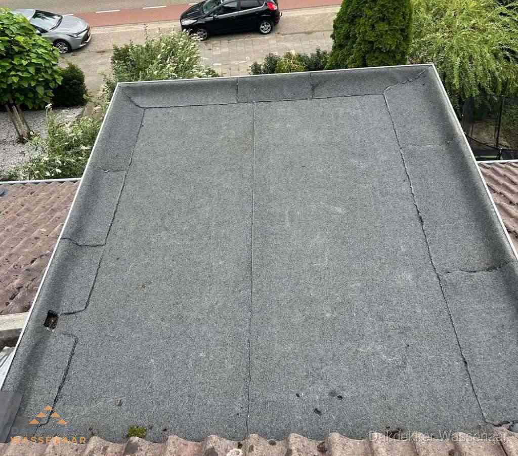 Dakbedekking schuur met bitumen in Wassenaar